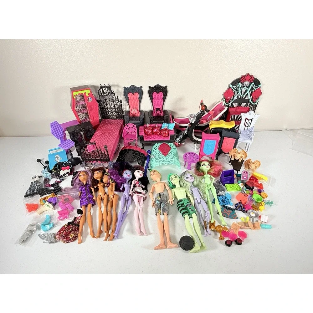 Monster High Mixed Doll Furniture Accessory Lot Beds Chairs Dolls Parts Clothes